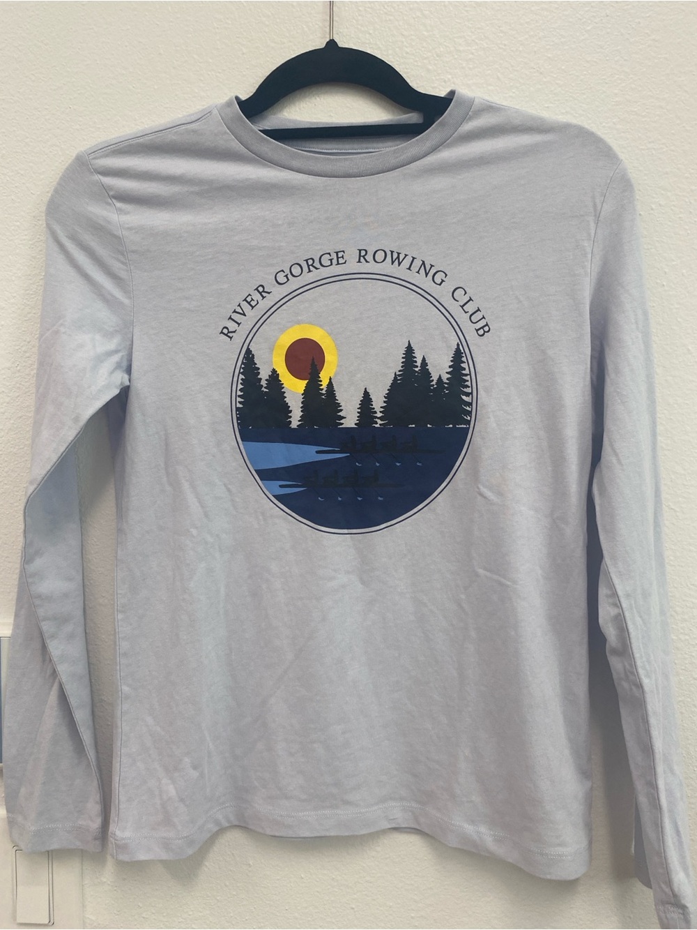 Nordstrom Light Gray Long Sleeve Tee with Navy and Yellow Scenic Graphic